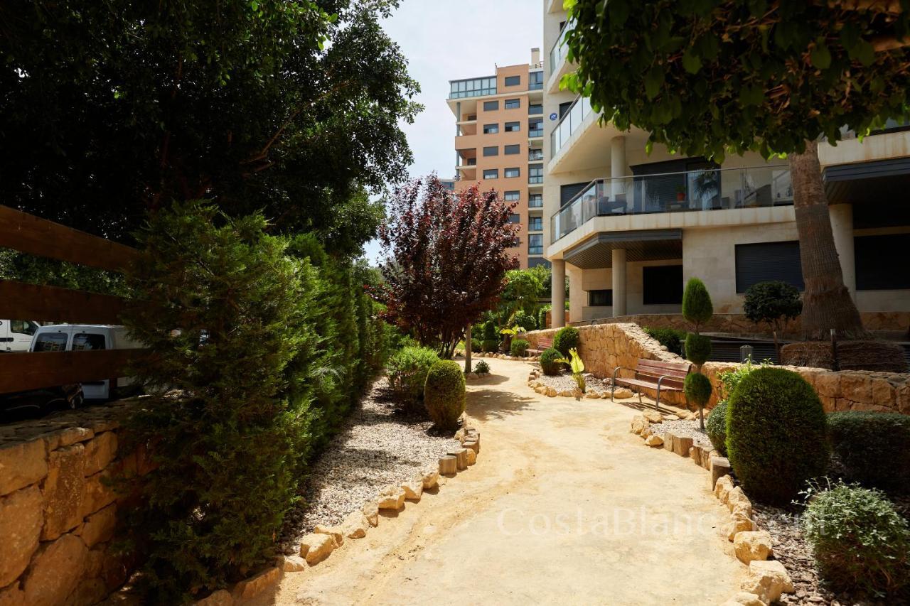 Luxurious, Newly-Renovated Large 2-Bedroom Condo By The Beach Μπένιντορμ Εξωτερικό φωτογραφία