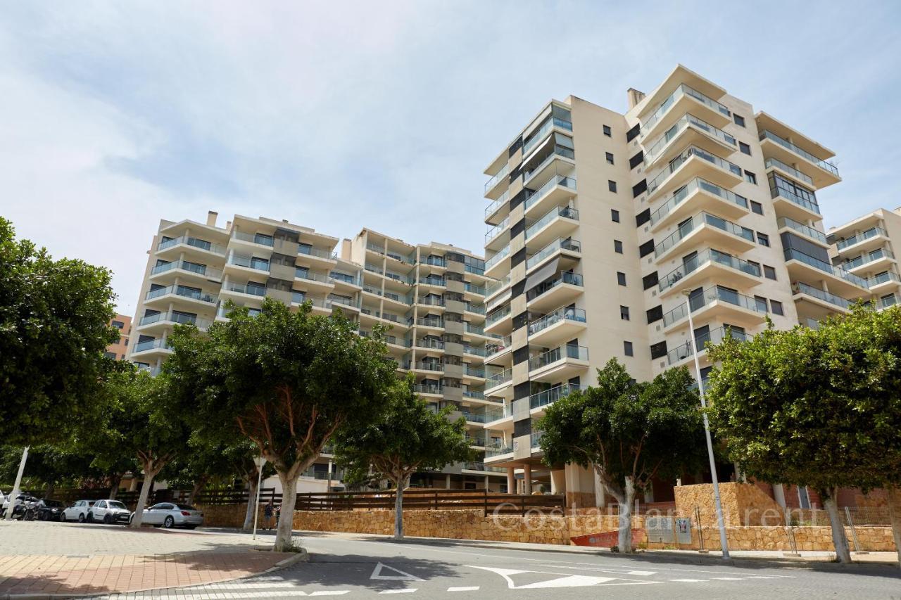 Luxurious, Newly-Renovated Large 2-Bedroom Condo By The Beach Μπένιντορμ Εξωτερικό φωτογραφία