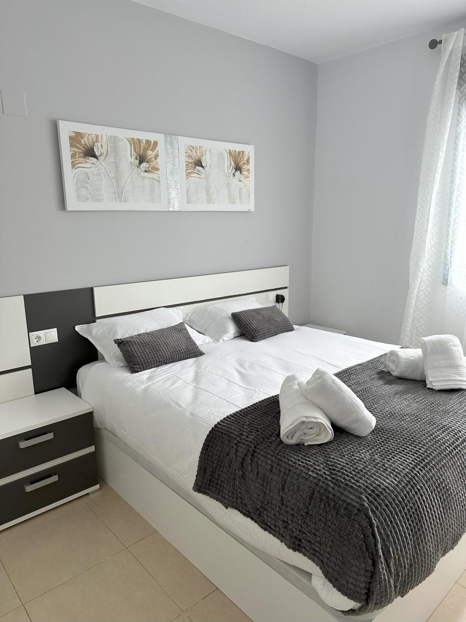 Luxurious, Newly-Renovated Large 2-Bedroom Condo By The Beach Μπένιντορμ Εξωτερικό φωτογραφία