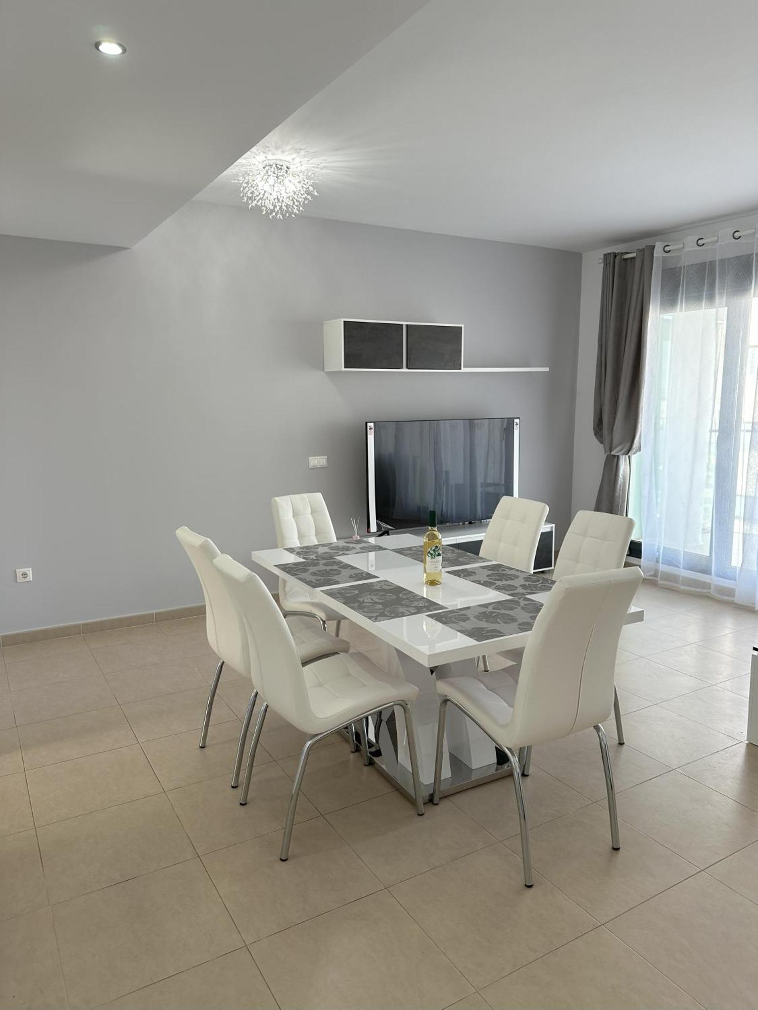 Luxurious, Newly-Renovated Large 2-Bedroom Condo By The Beach Μπένιντορμ Εξωτερικό φωτογραφία