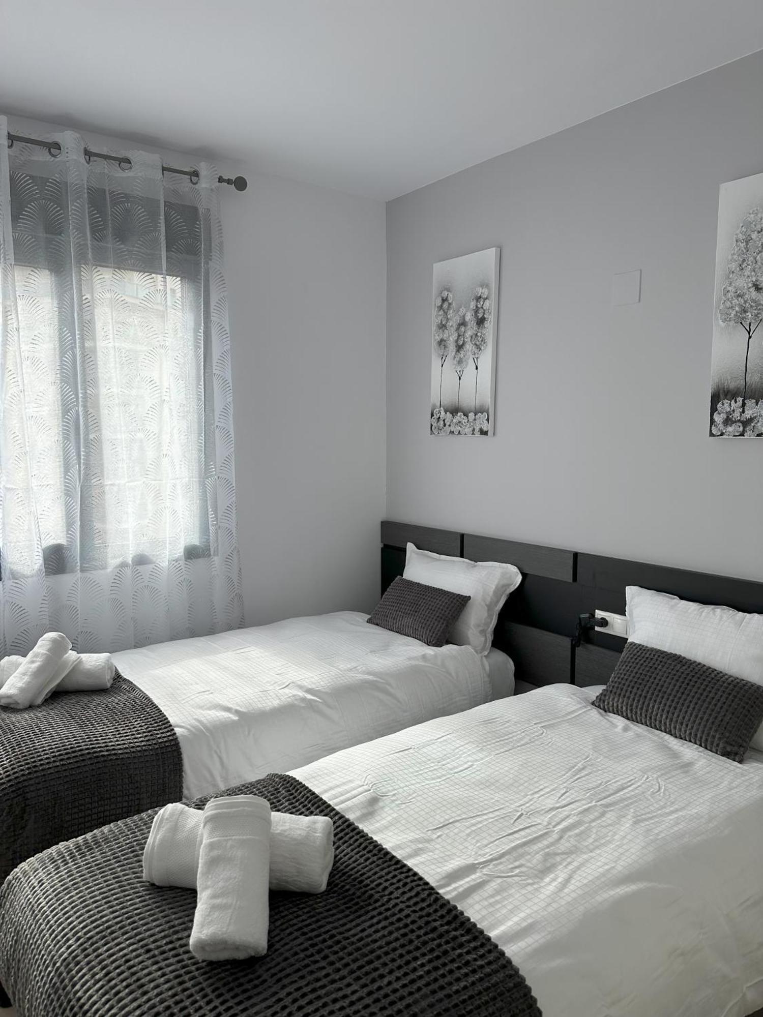 Luxurious, Newly-Renovated Large 2-Bedroom Condo By The Beach Μπένιντορμ Εξωτερικό φωτογραφία