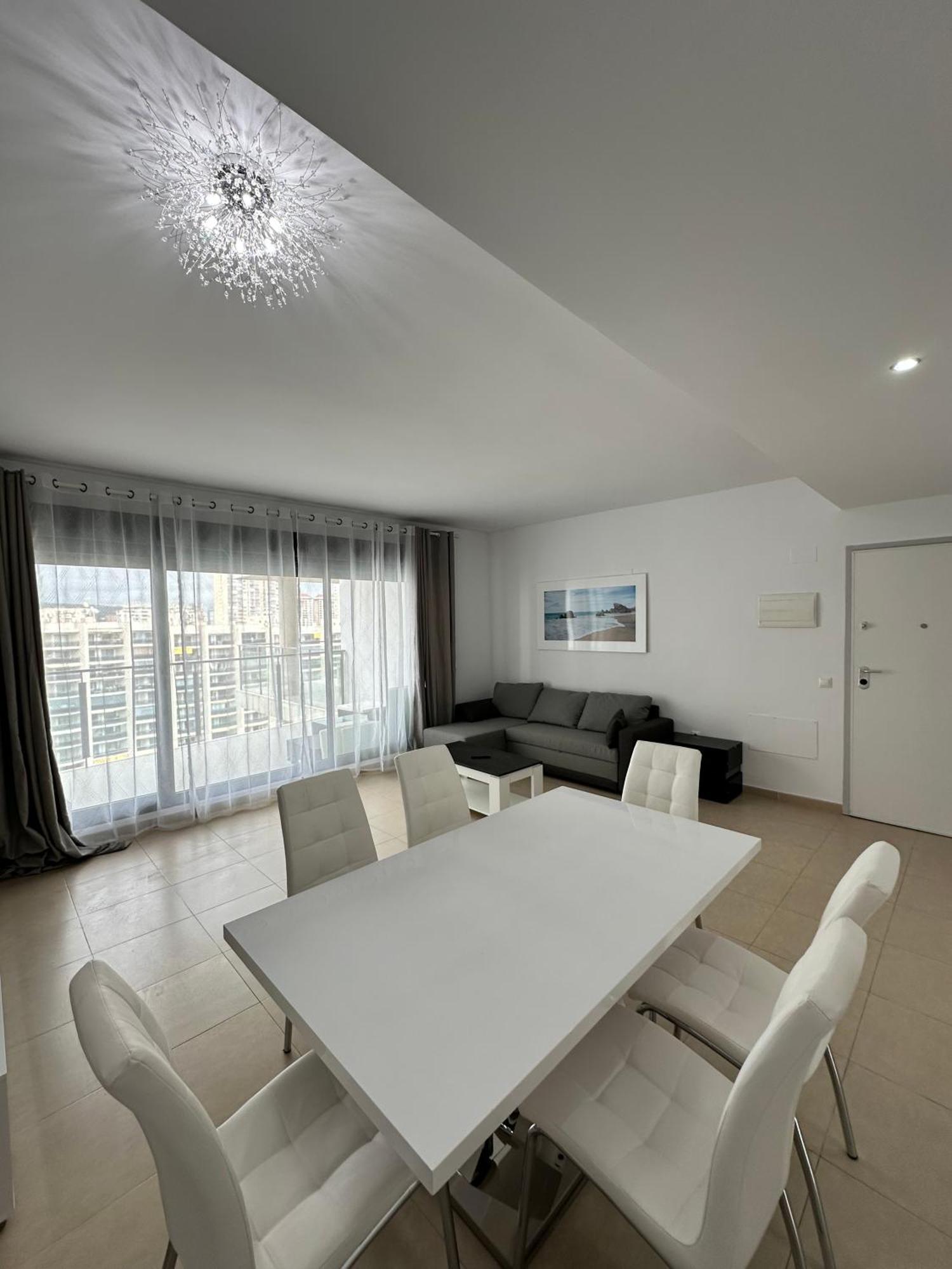 Luxurious, Newly-Renovated Large 2-Bedroom Condo By The Beach Μπένιντορμ Εξωτερικό φωτογραφία