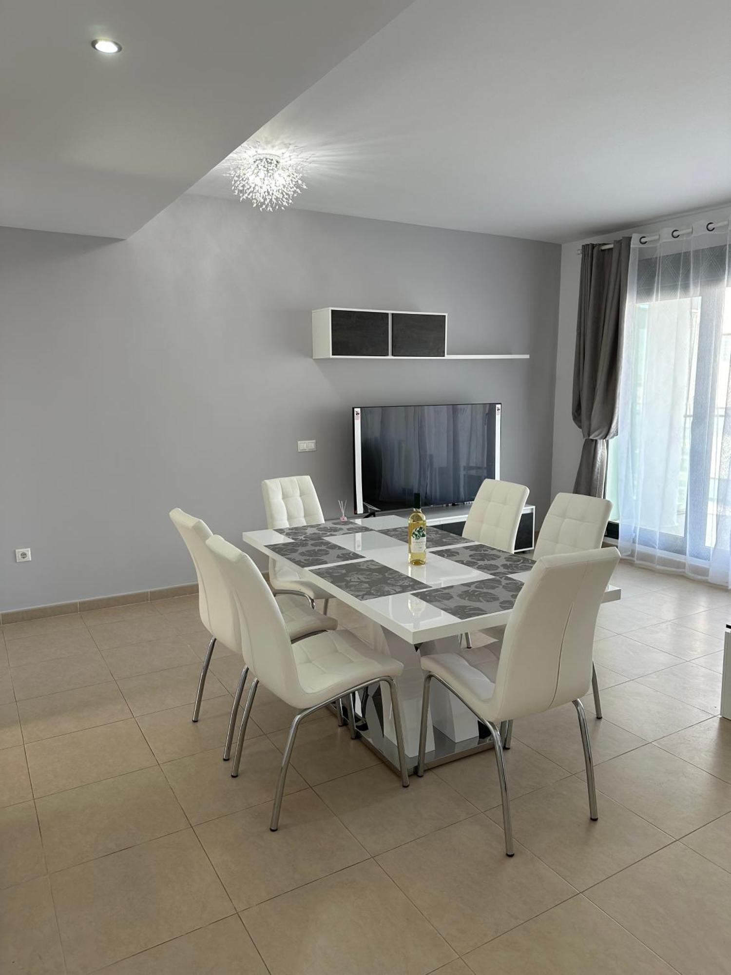 Luxurious, Newly-Renovated Large 2-Bedroom Condo By The Beach Μπένιντορμ Εξωτερικό φωτογραφία