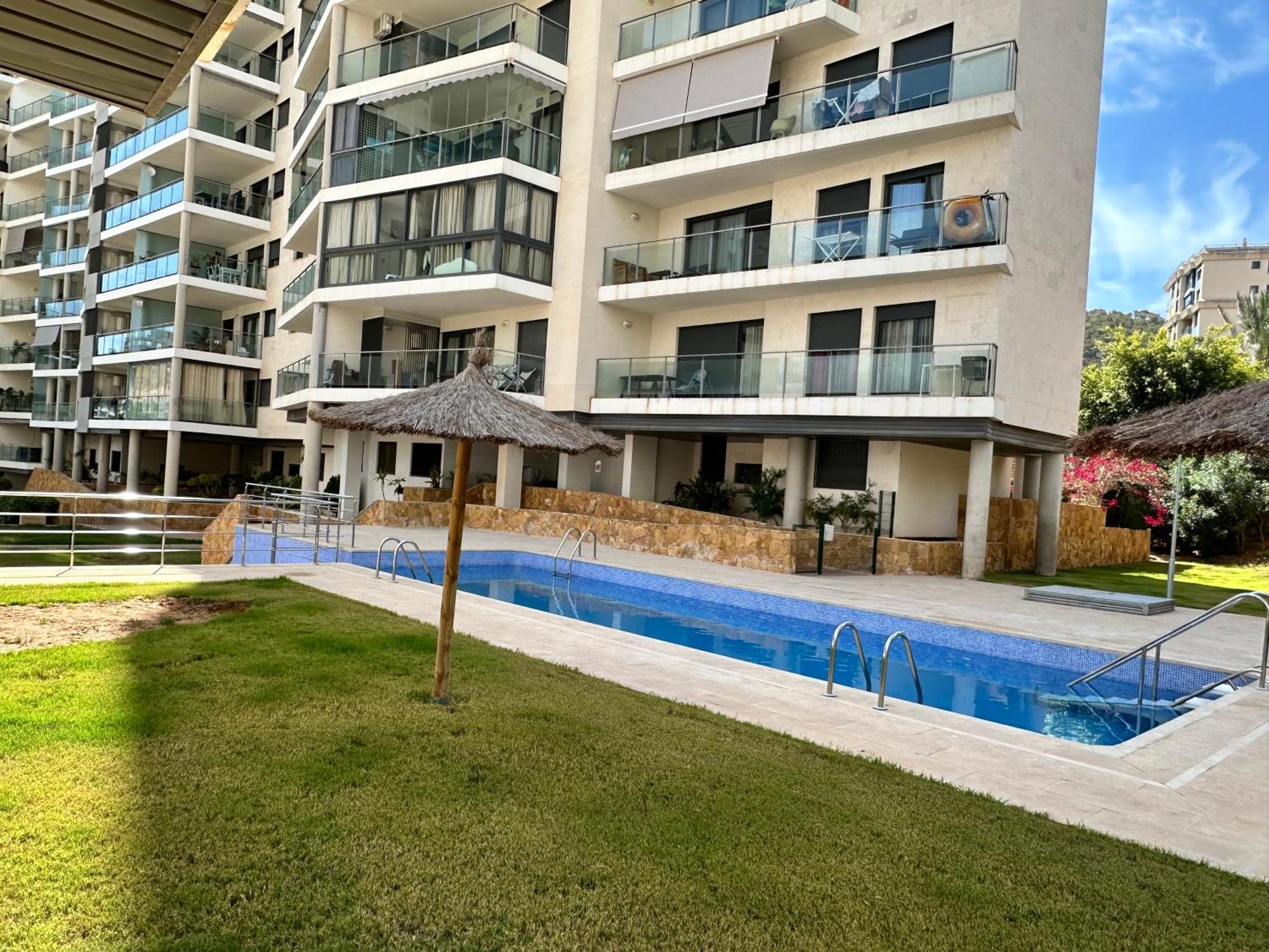 Luxurious, Newly-Renovated Large 2-Bedroom Condo By The Beach Μπένιντορμ Εξωτερικό φωτογραφία